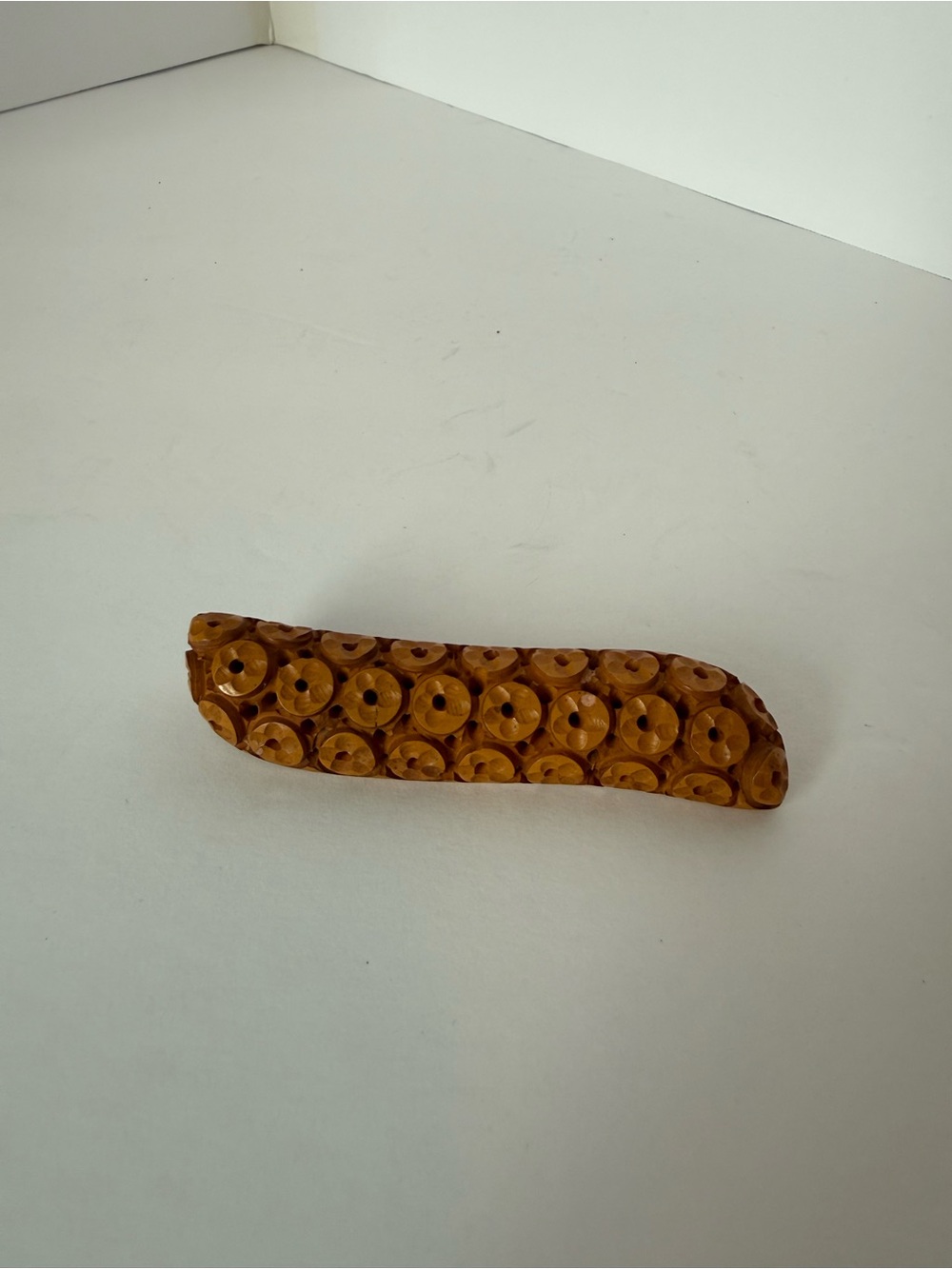 Vintage art deco deeply carved sucker brooch pin butterscotch